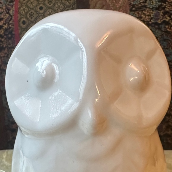 Vintage Elegant White Ceramic Owl Figurine 5.5” - Picture 6 of 6